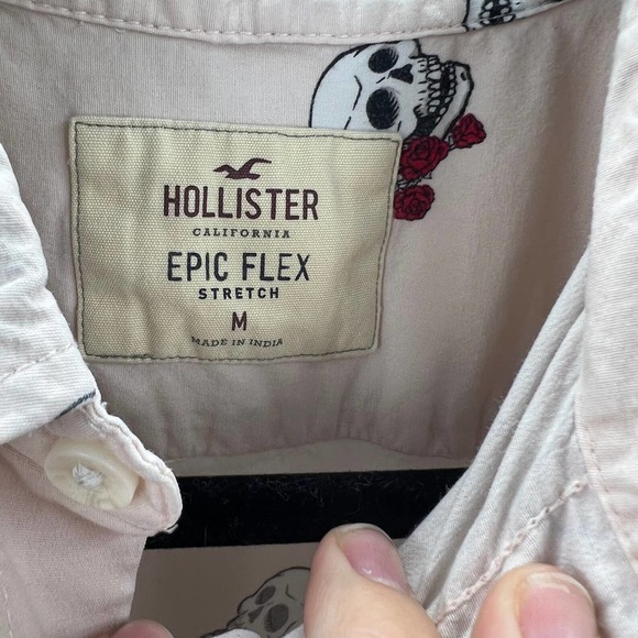 Hollister Epic Flex Casual Button Up Collared Short Sleeve Skulls Roses Medium - Picture 3 of 7